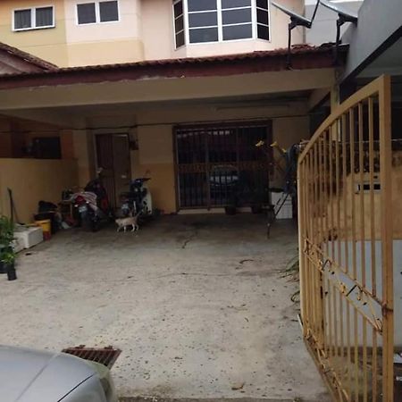 Homestay Rias Karak Bagian luar foto